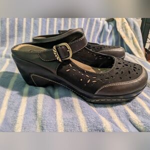 White Mountain Wedges - Size 10